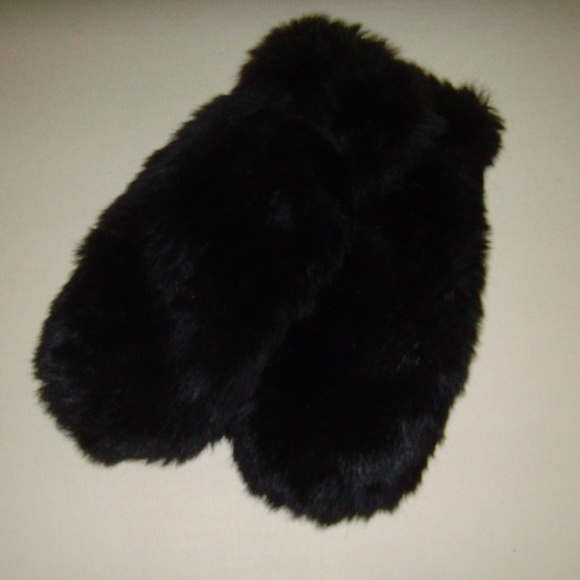 Free Press Faux Fur Black Mittens - NEW - Picture 3 of 9